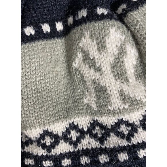 NY Yankees toboggan Winter Hat - Picture 3 of 5